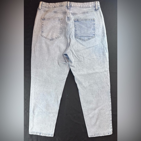 Wild Fable Super High-Rise Mom Jeans β Distressed Light Wash β Size 18 - Picture 6 of 14